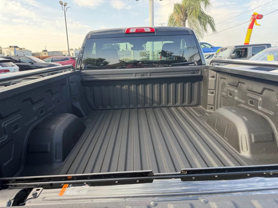 2025 Chevrolet Silverado 4th Gen - Image 4 of 9