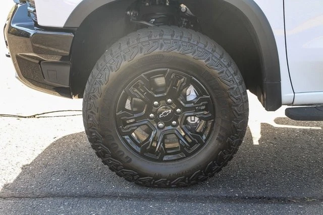 2025 Chevrolet Silverado 4th Gen - Image 9 of 12
