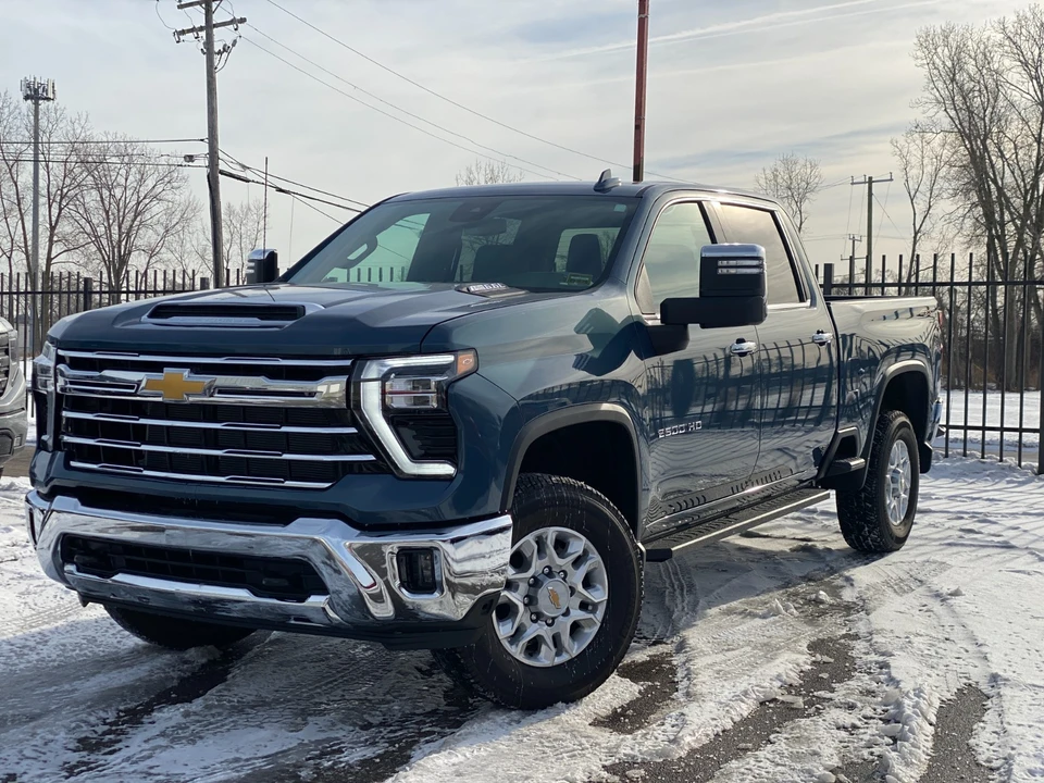 2025 Chevrolet Silverado 4th Gen - Image 2 of 21