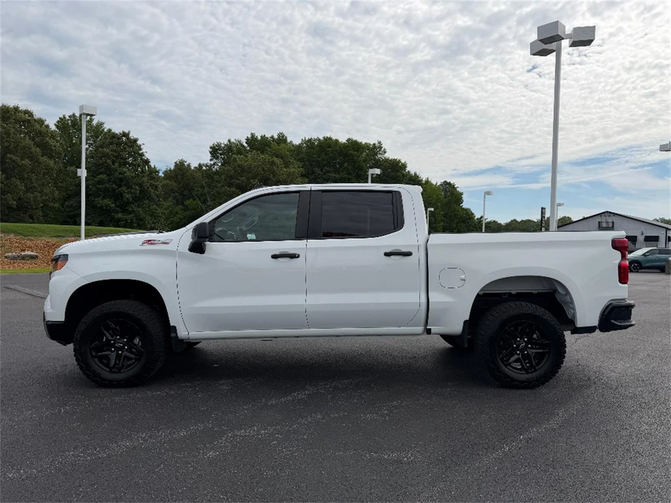 2025 Chevrolet Silverado 4th Gen - Image 5 of 31
