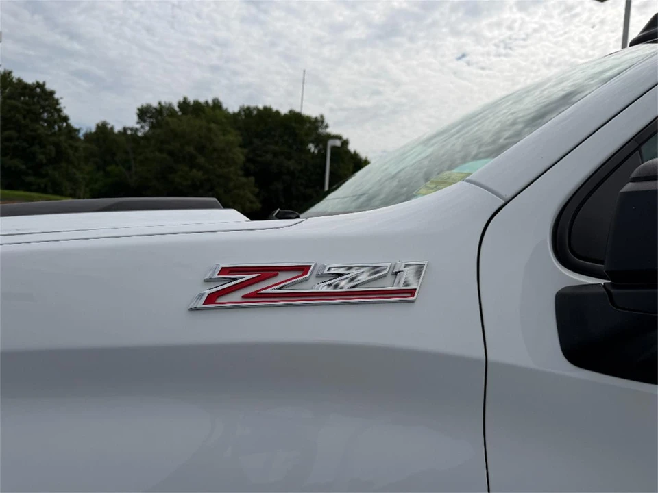 2025 Chevrolet Silverado 4th Gen - Image 11 of 31