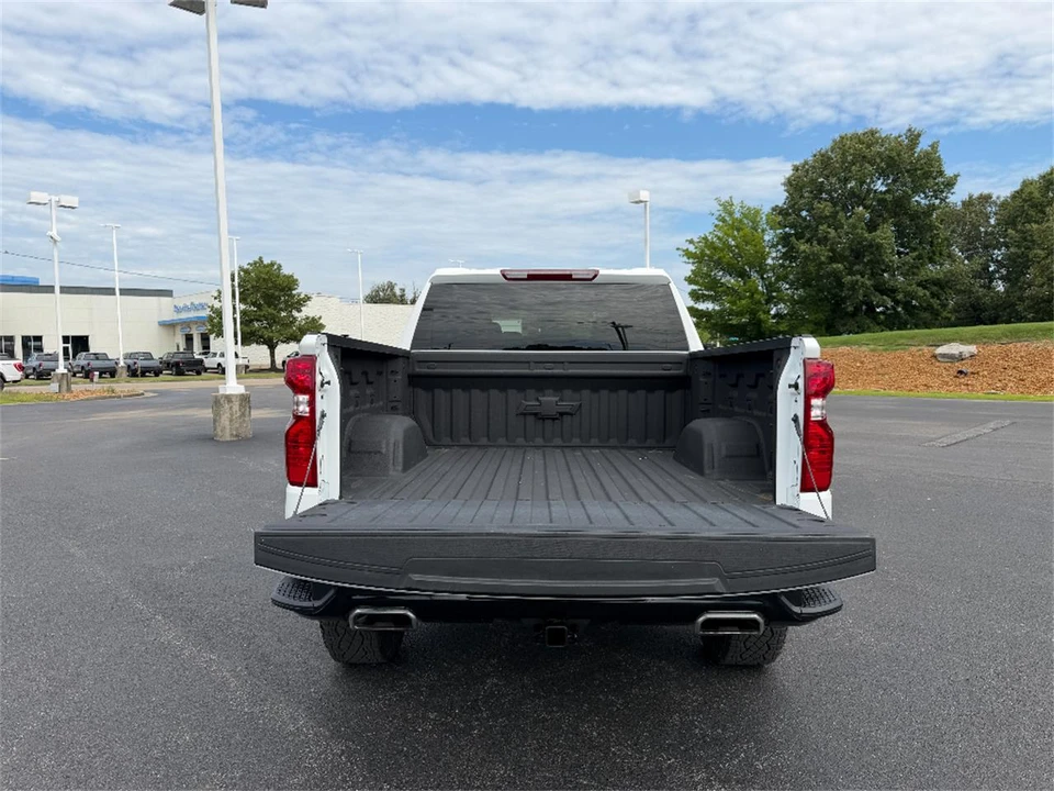 2025 Chevrolet Silverado 4th Gen - Image 13 of 31