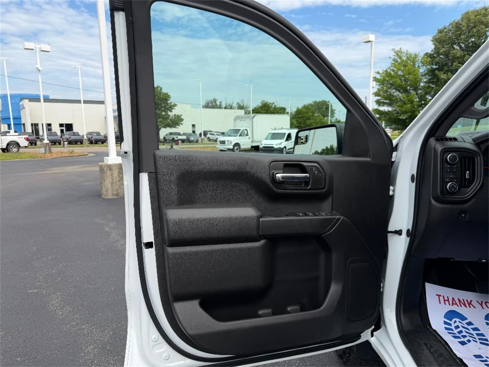 2025 Chevrolet Silverado 4th Gen - Image 29 of 31