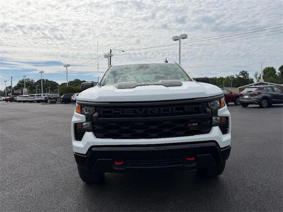 2025 Chevrolet Silverado 4th Gen - Image 2 of 31