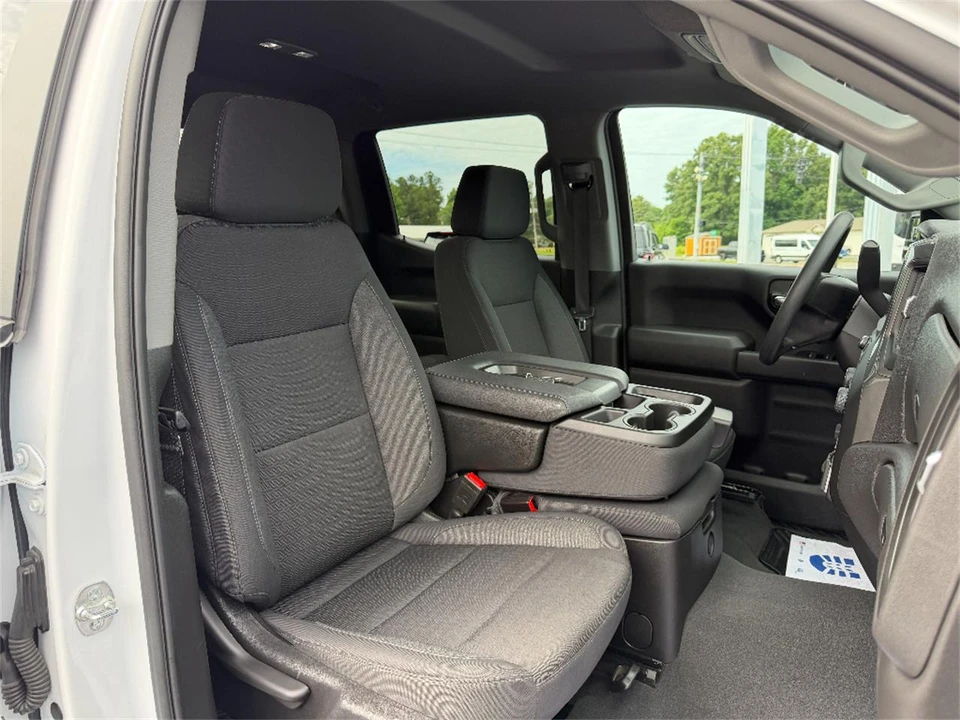2025 Chevrolet Silverado 4th Gen - Image 18 of 31
