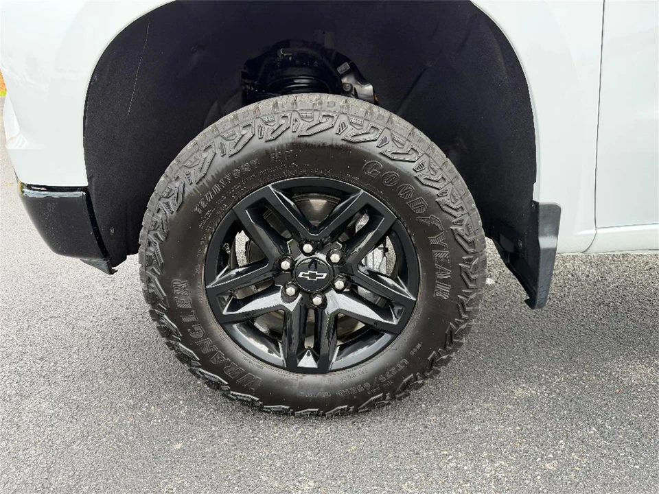 2025 Chevrolet Silverado 4th Gen - Image 10 of 31