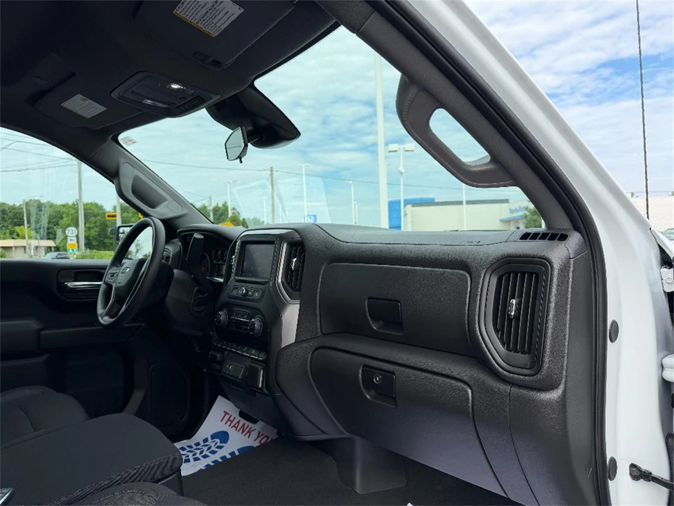 2025 Chevrolet Silverado 4th Gen - Image 16 of 31