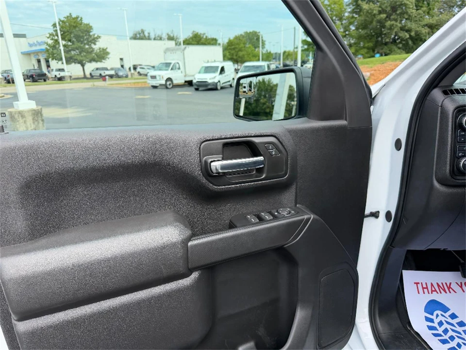 2025 Chevrolet Silverado 4th Gen - Image 30 of 31