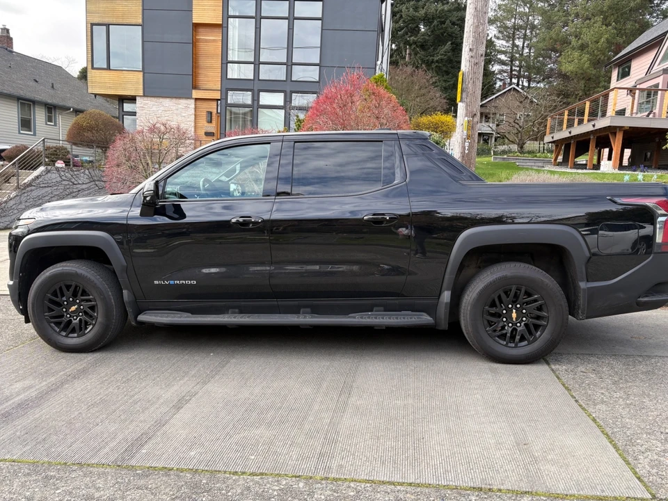 2025 Chevrolet Silverado - Image 2 of 5