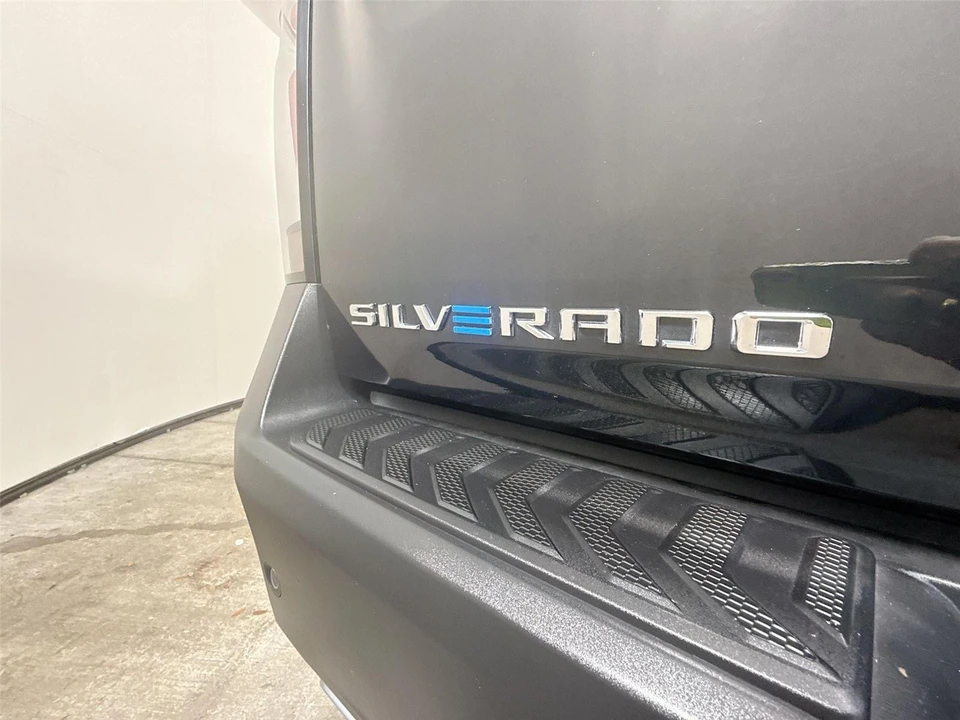 2025 Chevrolet Silverado - Image 27 of 30
