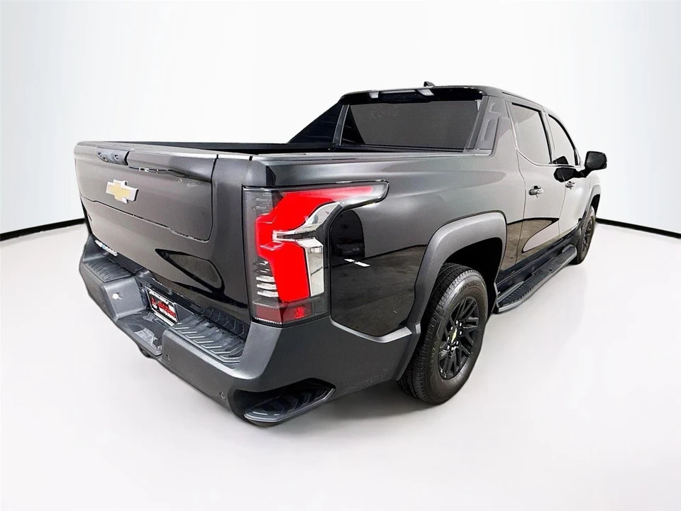2025 Chevrolet Silverado - Image 15 of 21