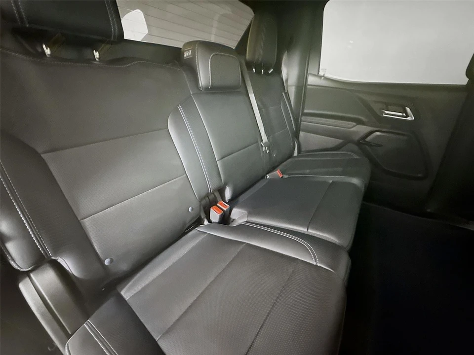 2025 Chevrolet Silverado - Image 28 of 30