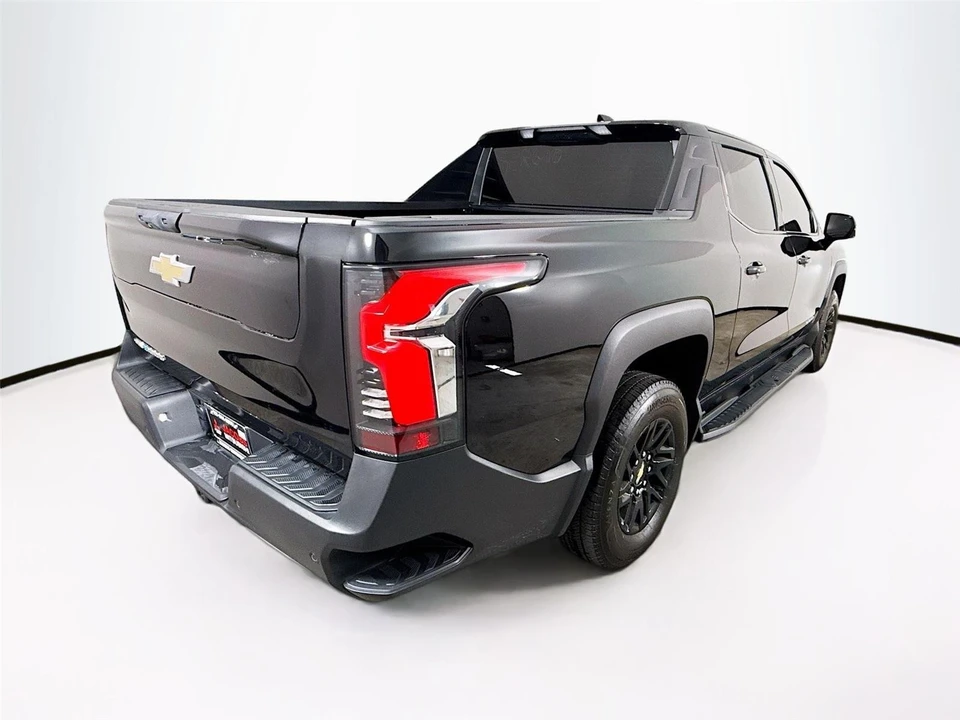 2025 Chevrolet Silverado - Image 15 of 17