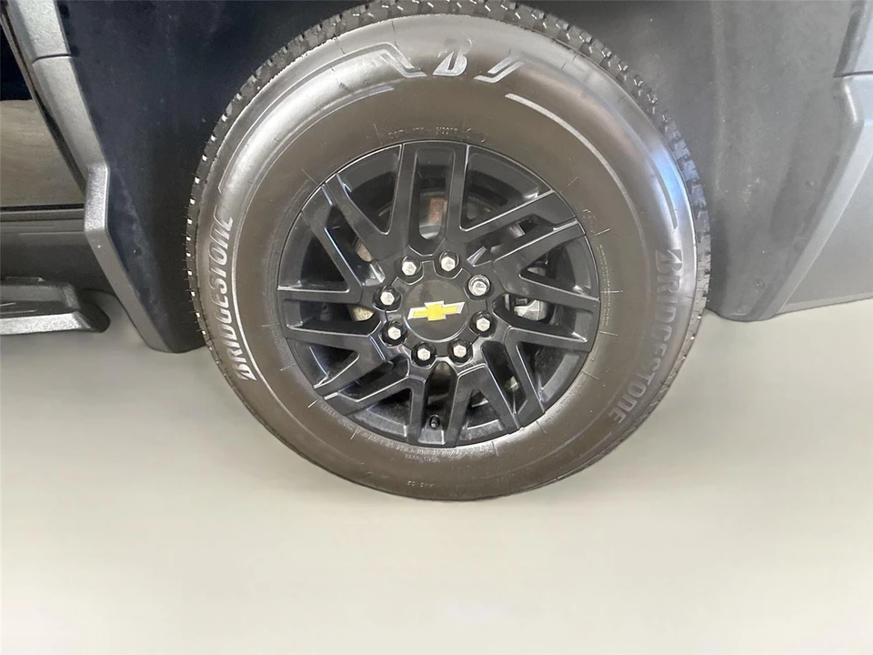 2025 Chevrolet Silverado - Image 22 of 30