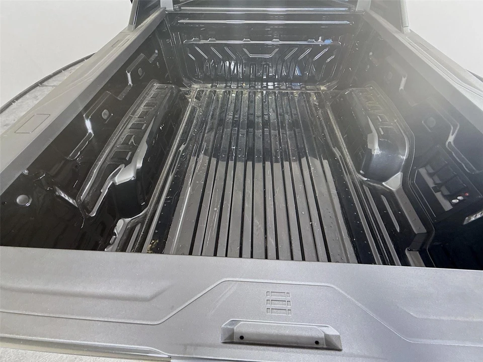 2025 Chevrolet Silverado - Image 24 of 30