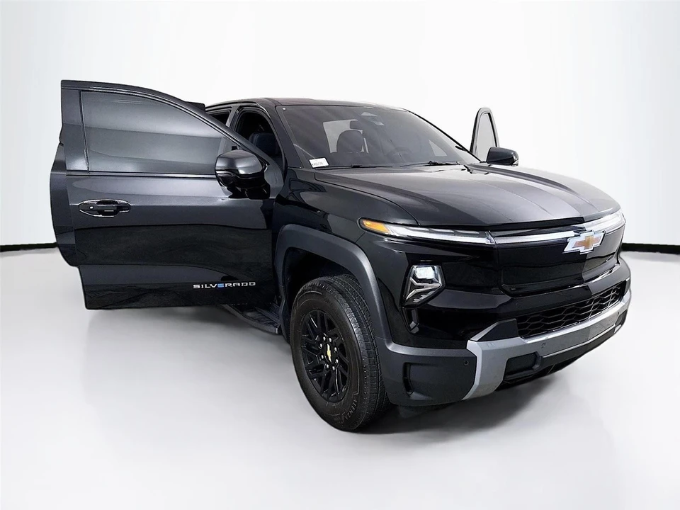 2025 Chevrolet Silverado - Image 16 of 30