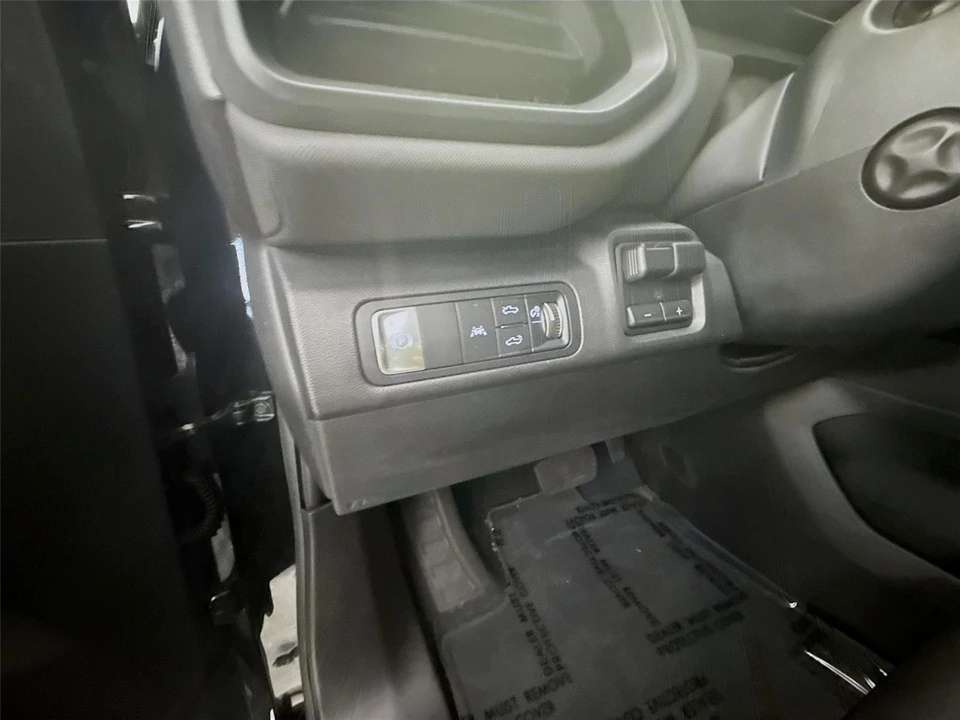 2025 Chevrolet Silverado - Image 20 of 30