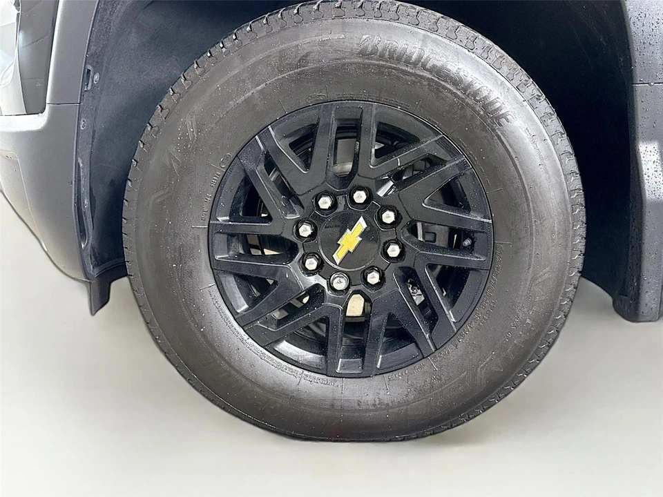 2025 Chevrolet Silverado - Image 11 of 30