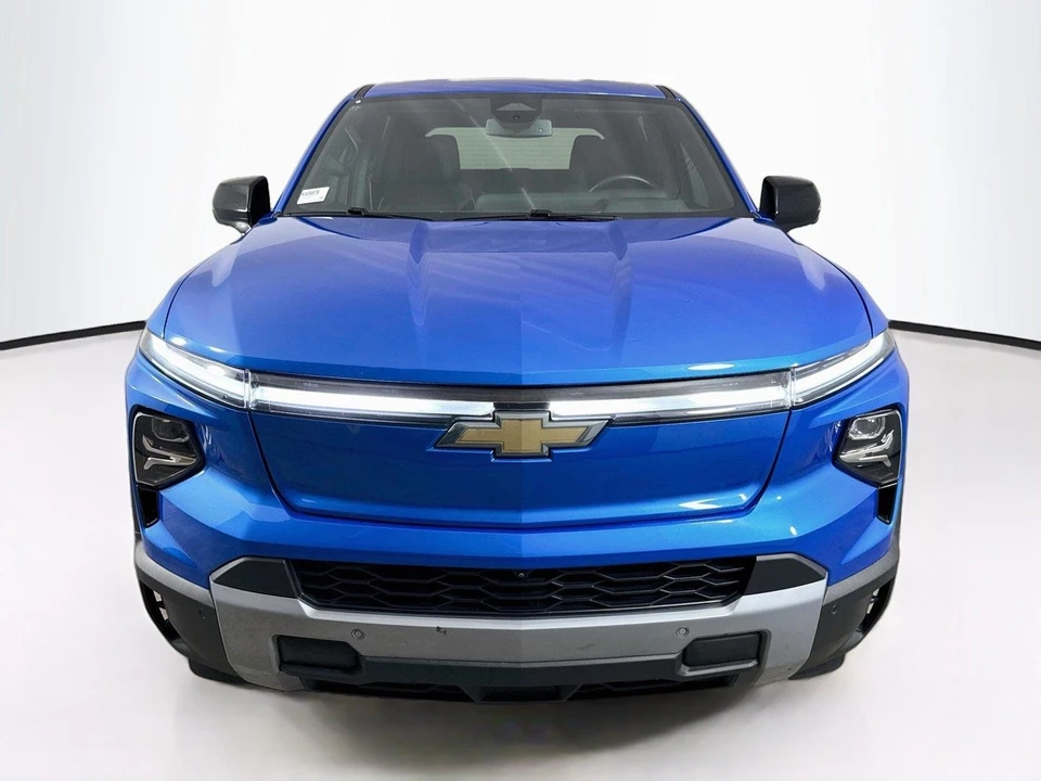 2025 Chevrolet Silverado - Image 8 of 31