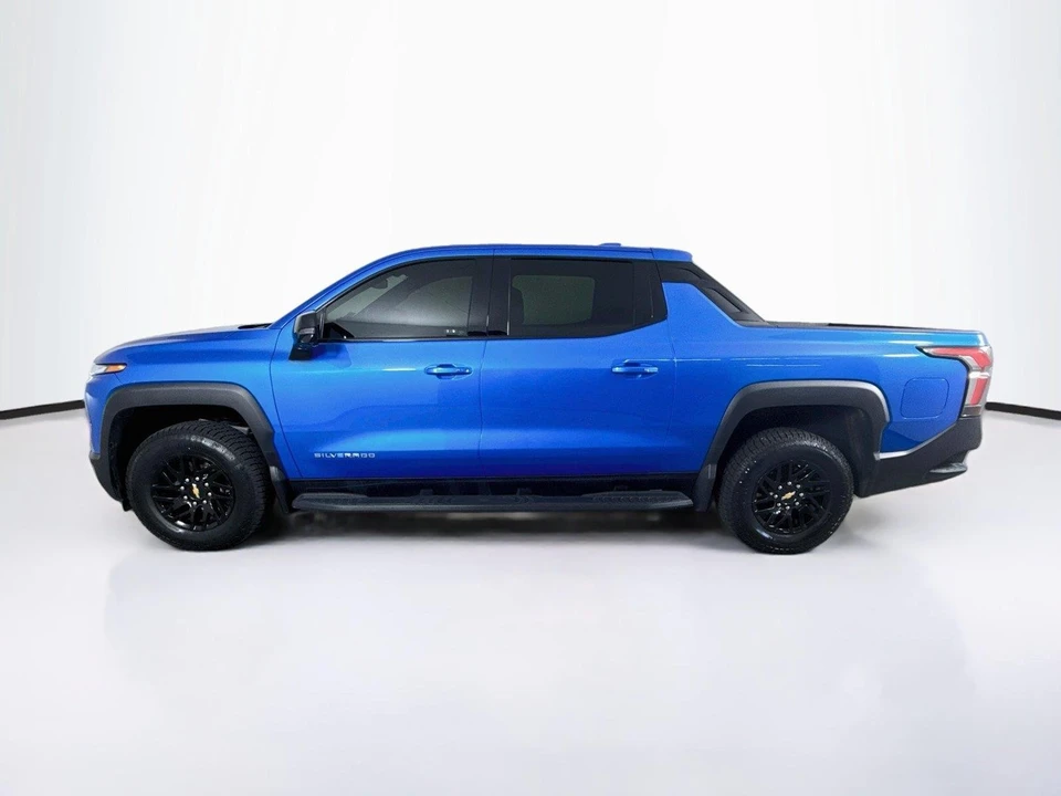 2025 Chevrolet Silverado - Image 2 of 31