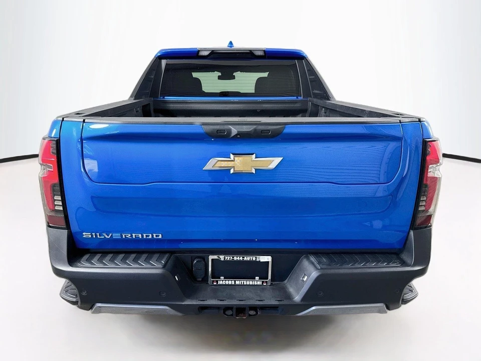 2025 Chevrolet Silverado - Image 4 of 31