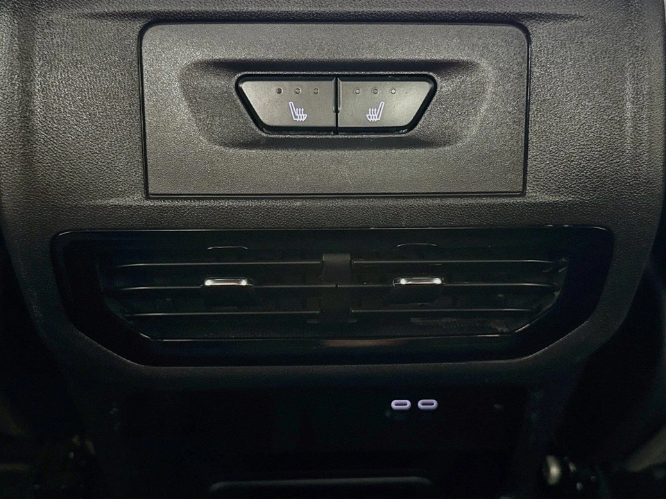 2025 Chevrolet Silverado - Image 24 of 31