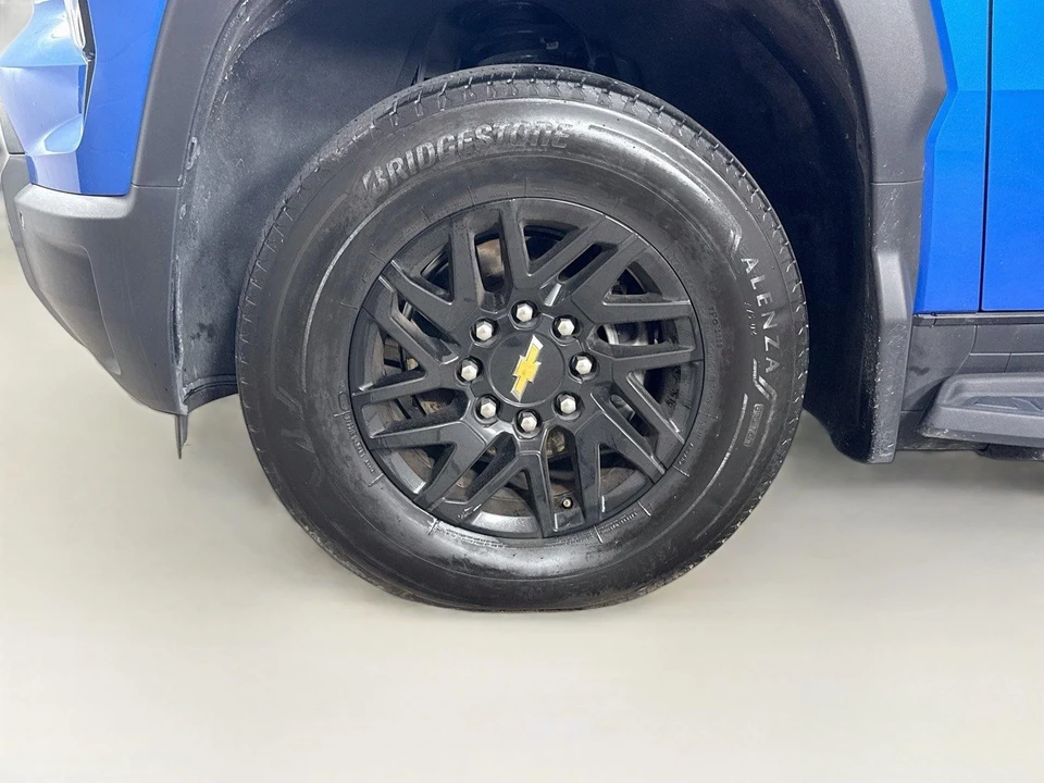 2025 Chevrolet Silverado - Image 15 of 16