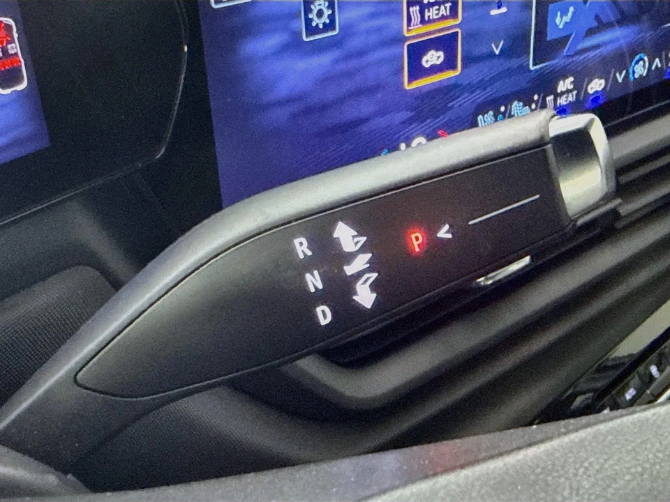 2025 Chevrolet Silverado - Image 21 of 31