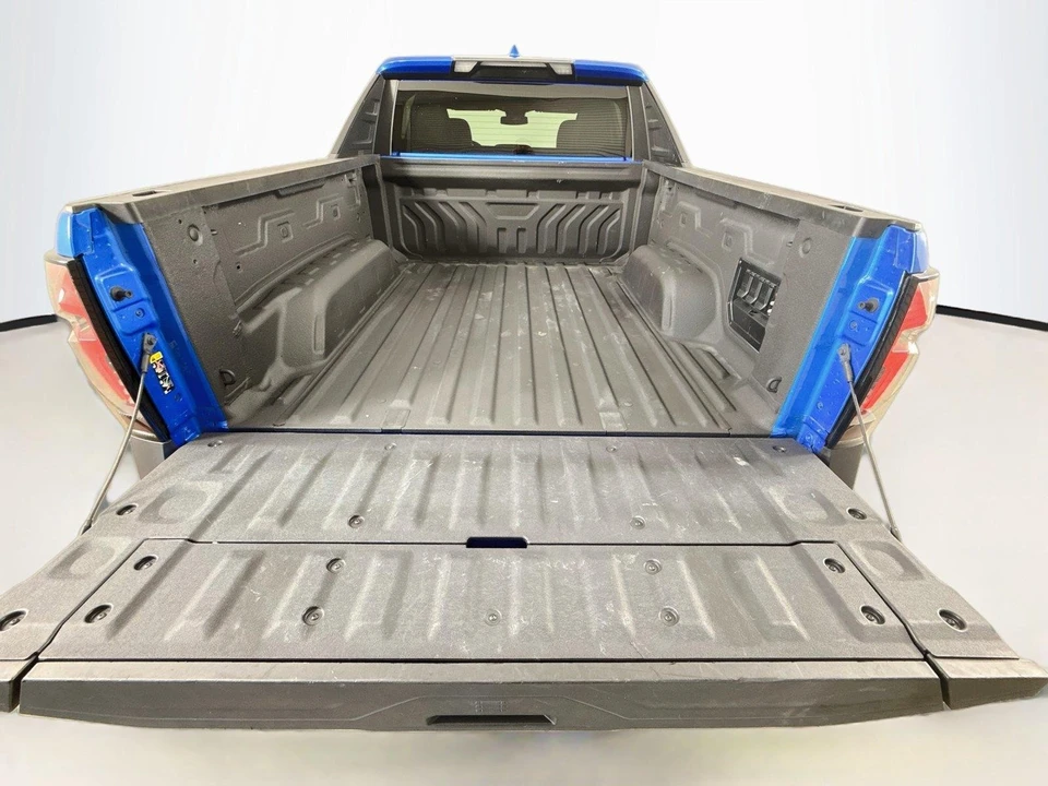 2025 Chevrolet Silverado - Image 25 of 31