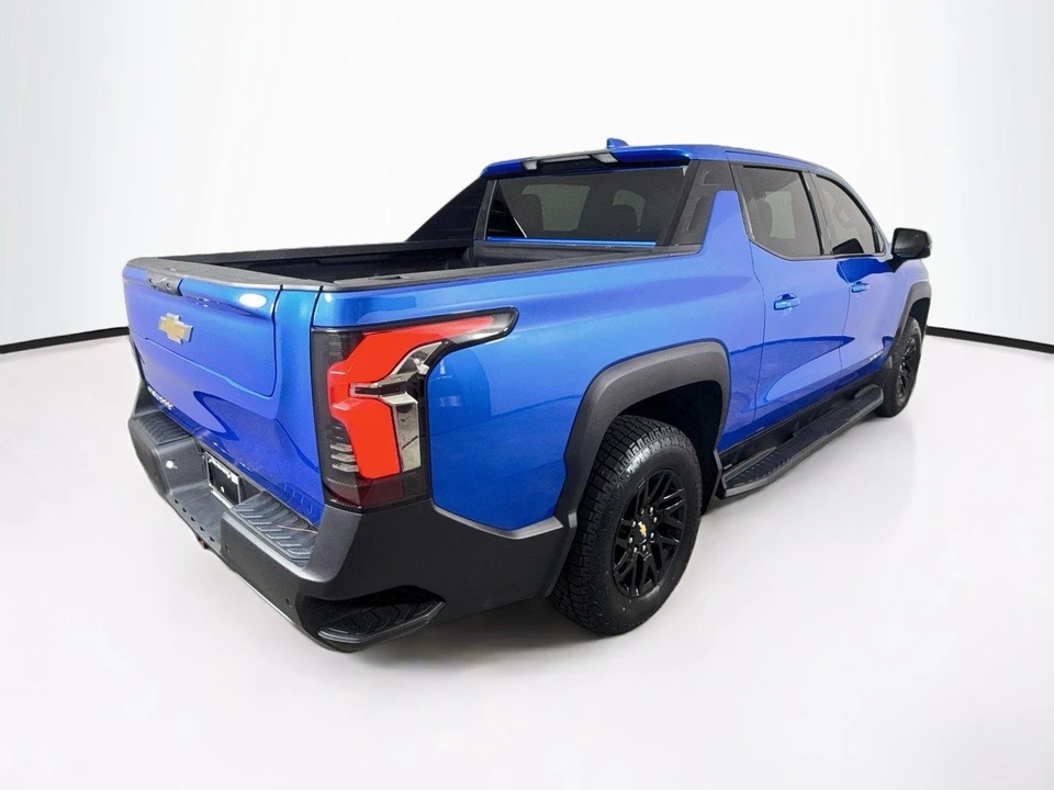 2025 Chevrolet Silverado - Image 5 of 31