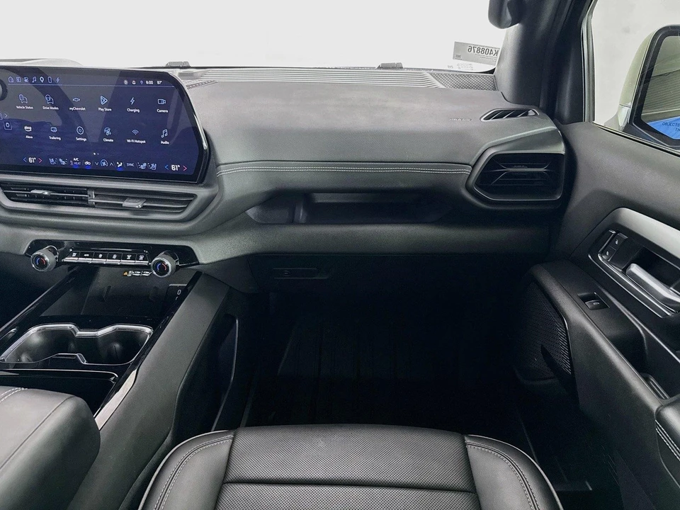 2025 Chevrolet Silverado - Image 28 of 31