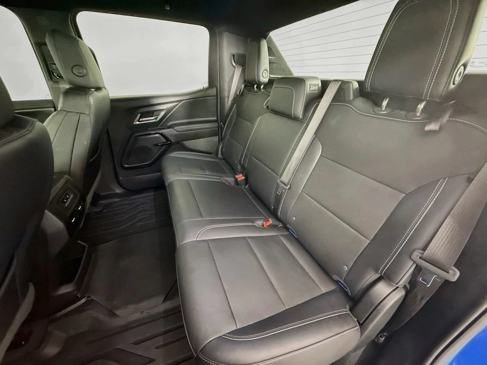 2025 Chevrolet Silverado - Image 23 of 31