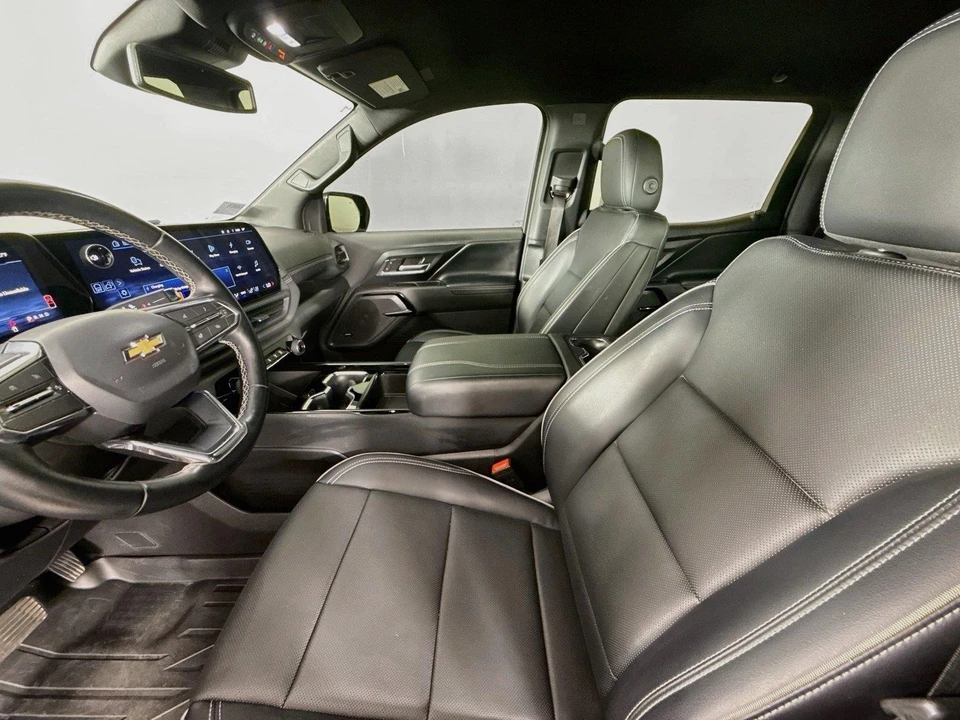 2025 Chevrolet Silverado - Image 9 of 31
