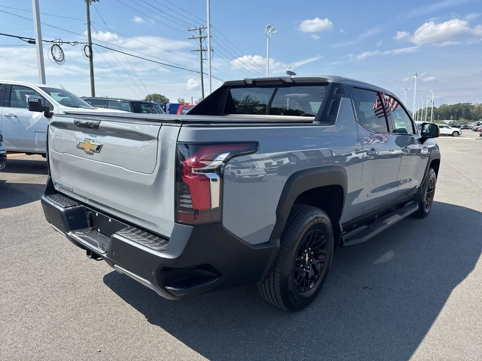 2025 Chevrolet Silverado - Image 5 of 12