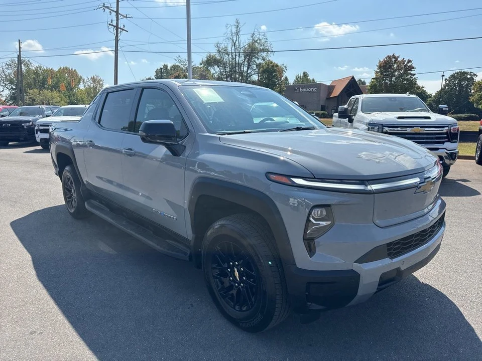2025 Chevrolet Silverado - Image 7 of 12