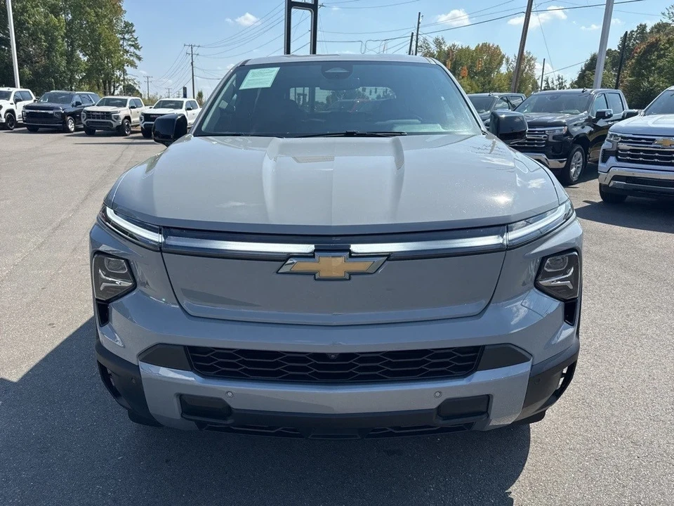 2025 Chevrolet Silverado - Image 8 of 12