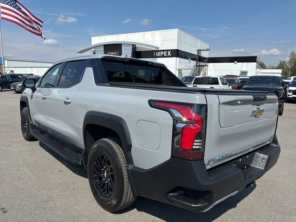 2025 Chevrolet Silverado - Image 3 of 12