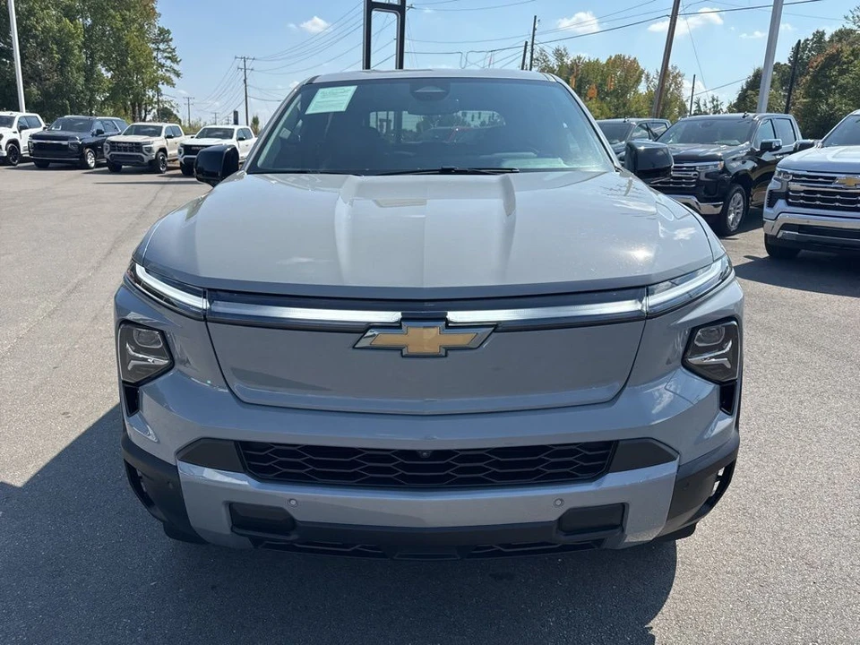 2025 Chevrolet Silverado - Image 8 of 12