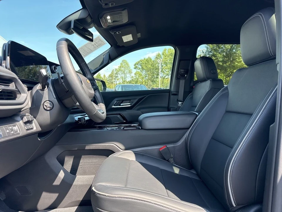 2025 Chevrolet Silverado - Image 9 of 12