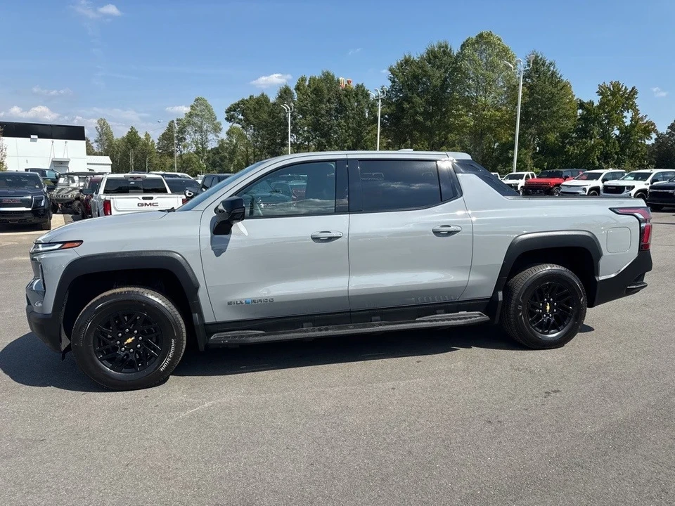 2025 Chevrolet Silverado - Image 2 of 12