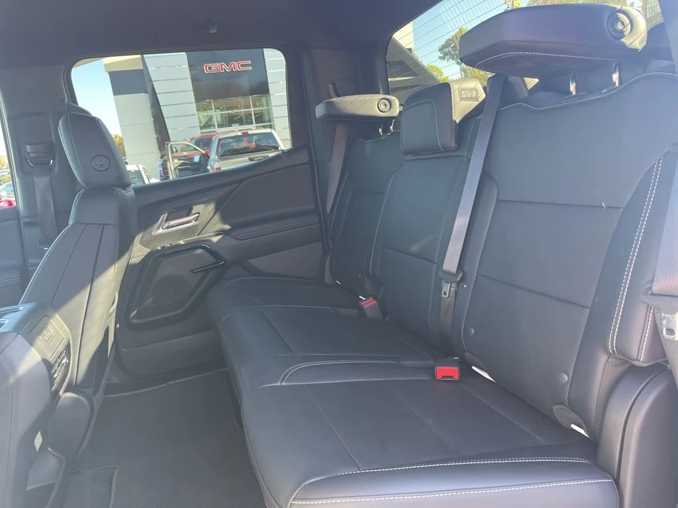2025 Chevrolet Silverado - Image 29 of 31