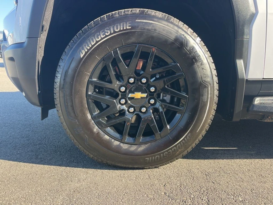 2025 Chevrolet Silverado - Image 31 of 31
