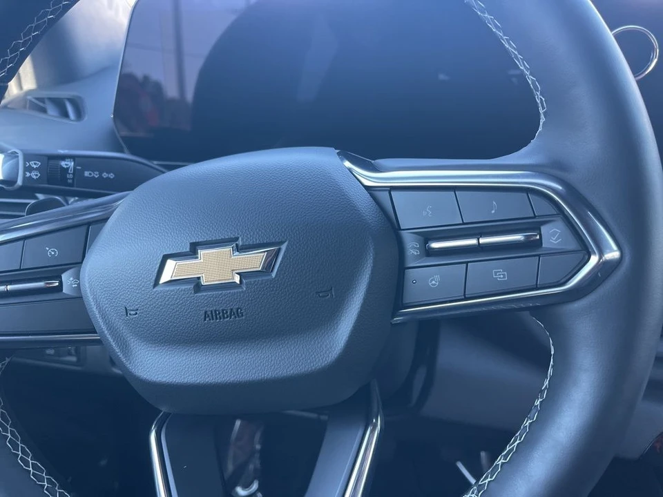 2025 Chevrolet Silverado - Image 15 of 31
