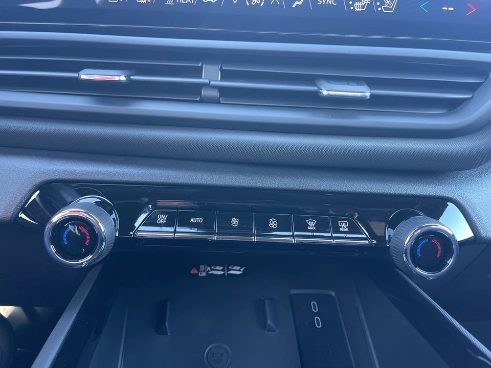 2025 Chevrolet Silverado - Image 26 of 31