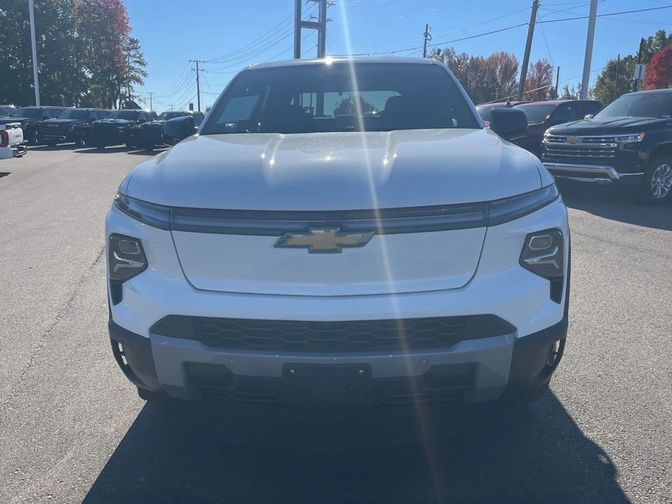 2025 Chevrolet Silverado - Image 8 of 31
