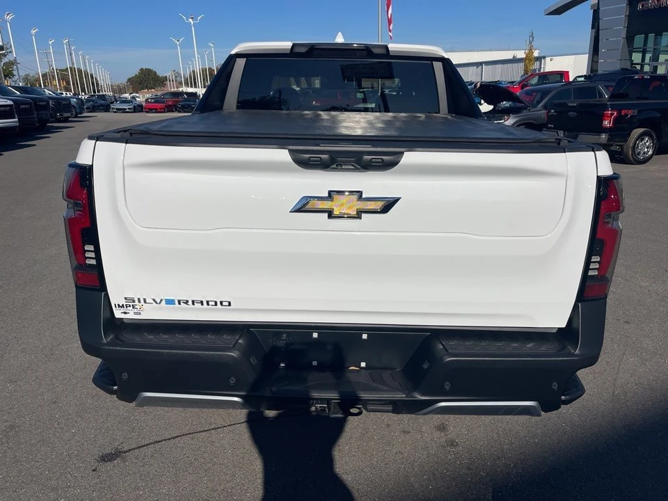 2025 Chevrolet Silverado - Image 4 of 31
