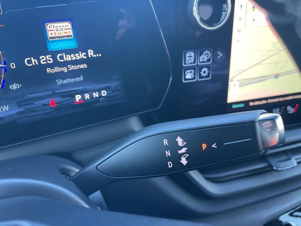 2025 Chevrolet Silverado - Image 24 of 31