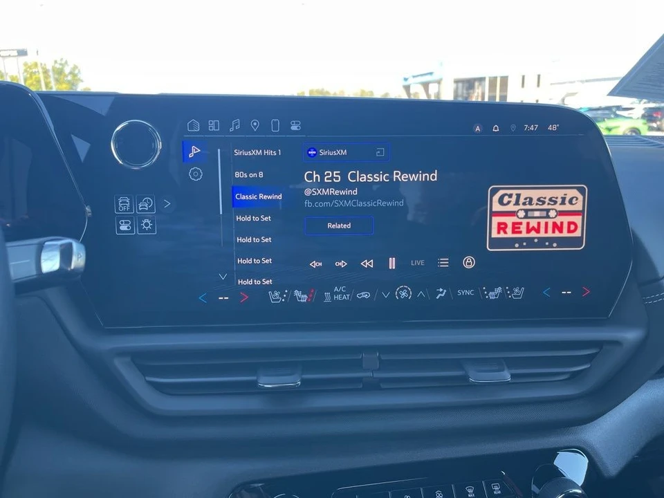 2025 Chevrolet Silverado - Image 18 of 31