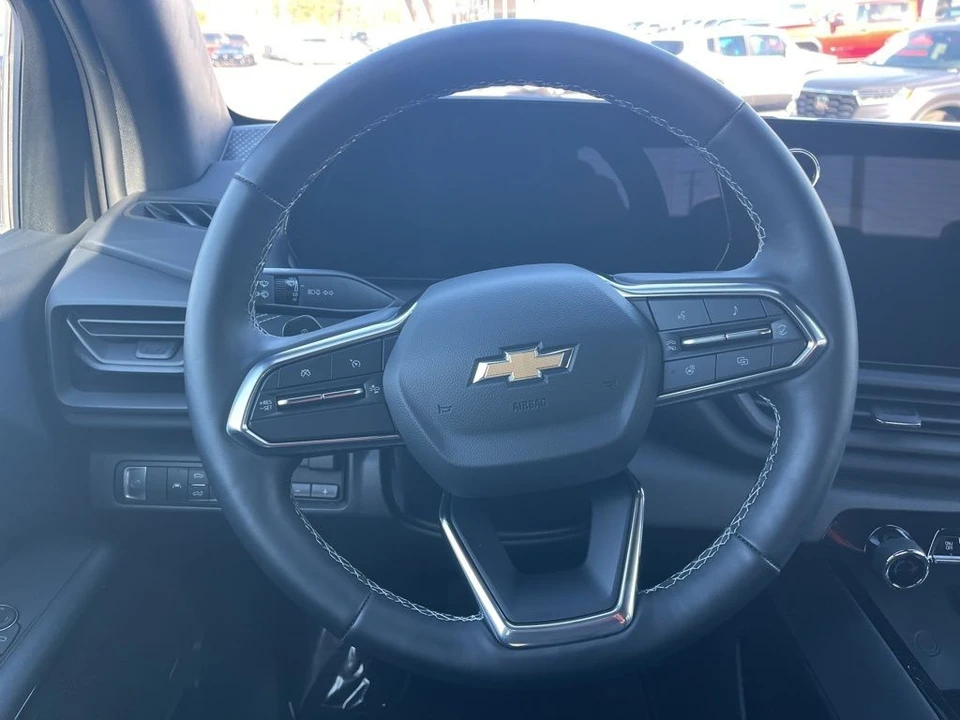 2025 Chevrolet Silverado - Image 14 of 31