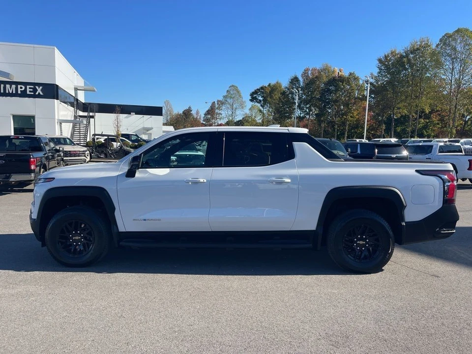 2025 Chevrolet Silverado - Image 2 of 31